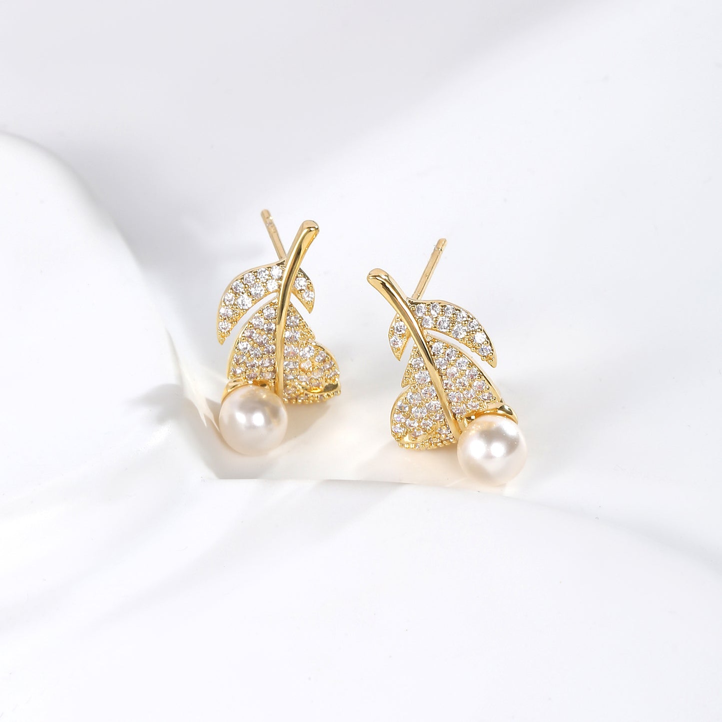 Feather Pearl Stud Earrings High-end Earrings for Women