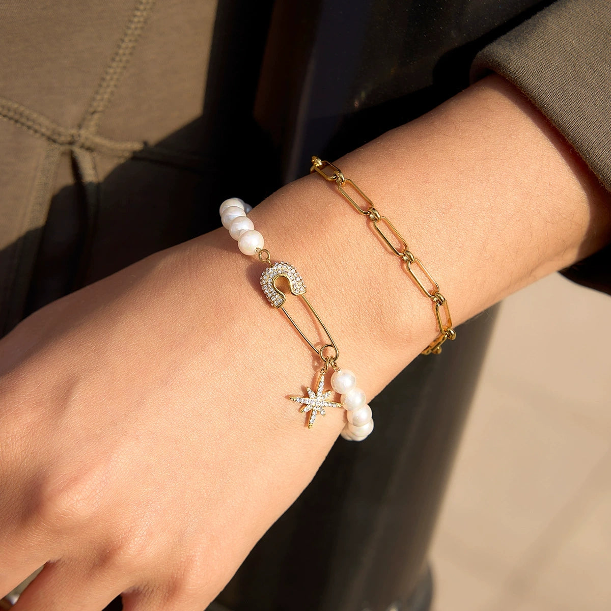 White rhinestone star pendant with white rhinestone pin and glass pearl bracelet