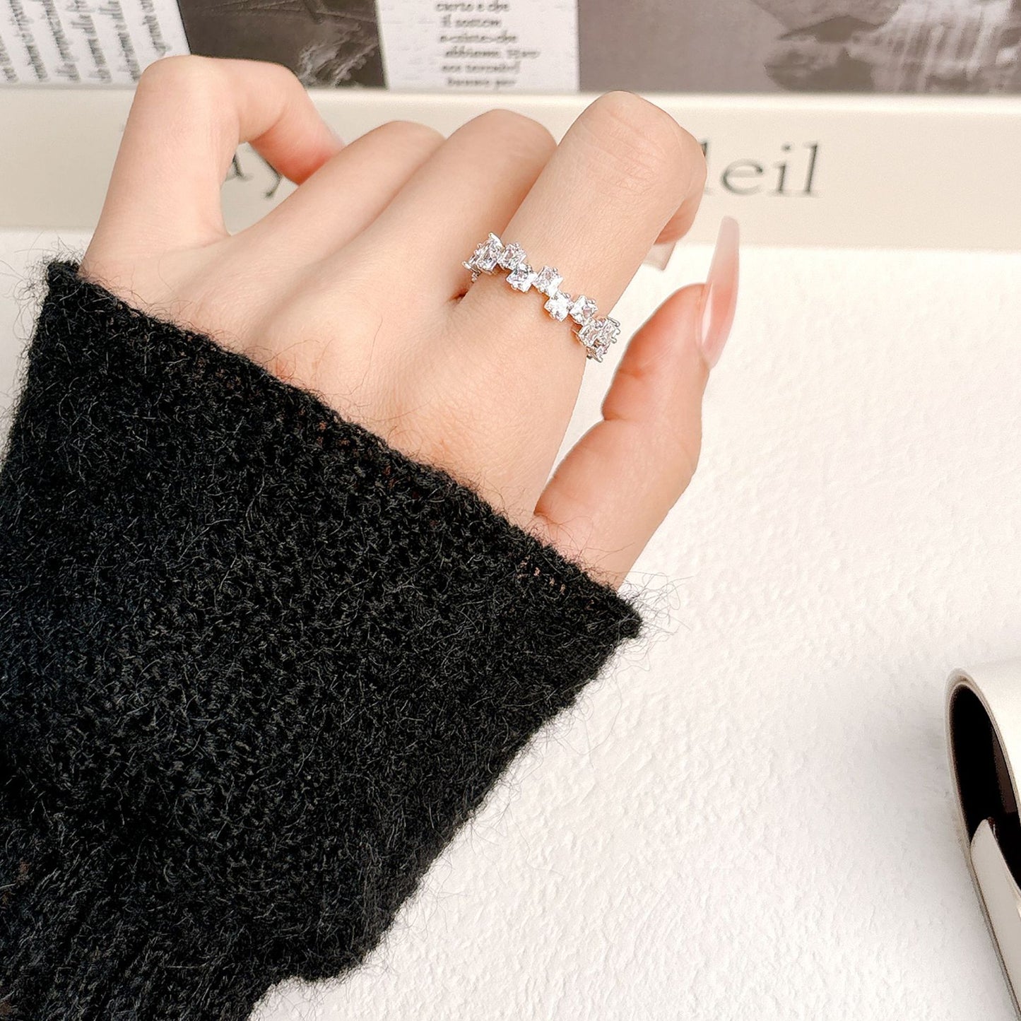 Sugar Cube Misaligned Square Ring Light Luxury