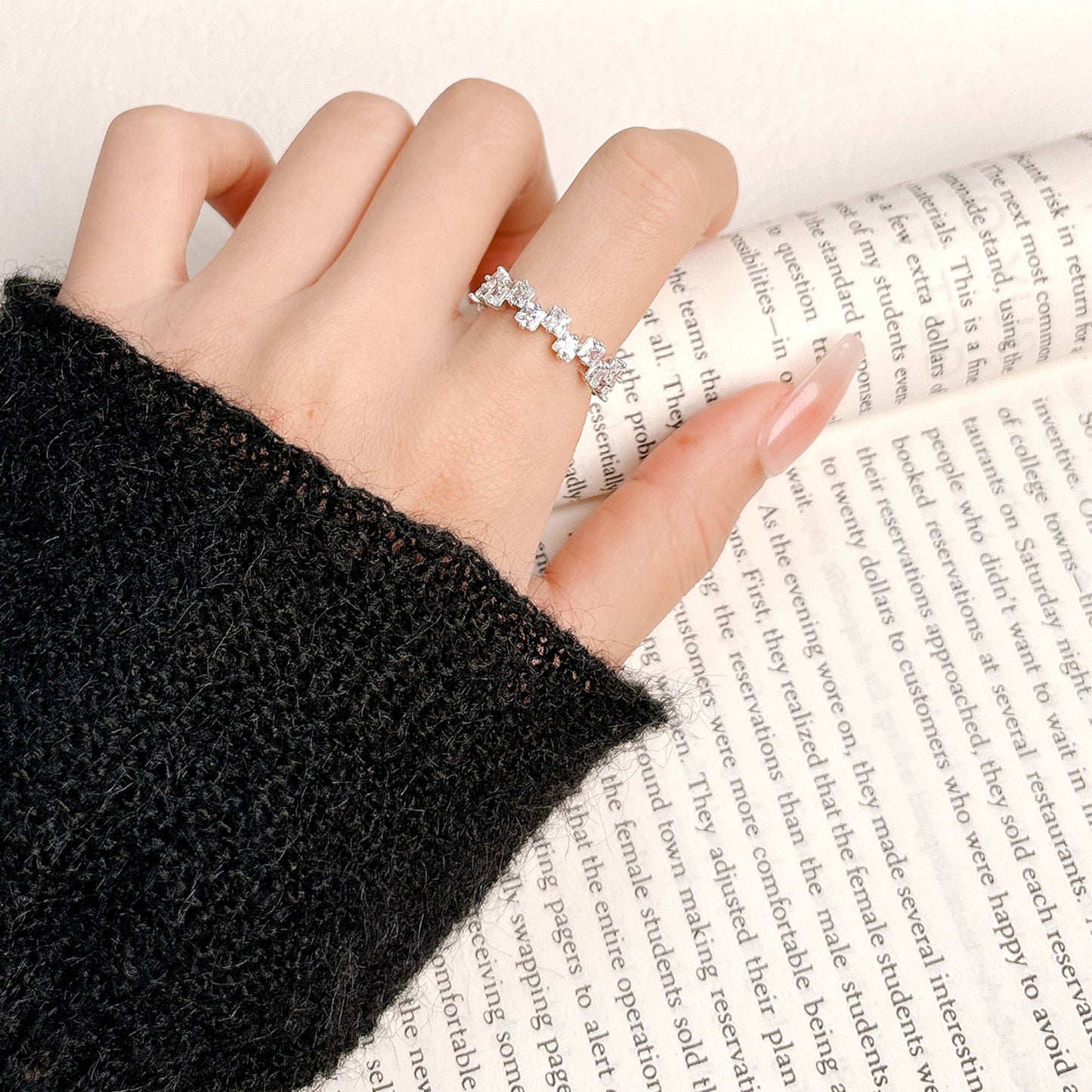 Sugar Cube Misaligned Square Ring Light Luxury