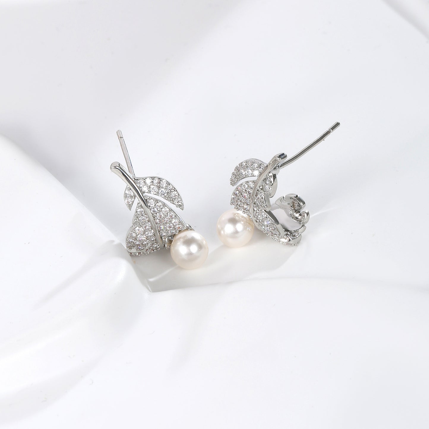 Feather Pearl Stud Earrings High-end Earrings for Women