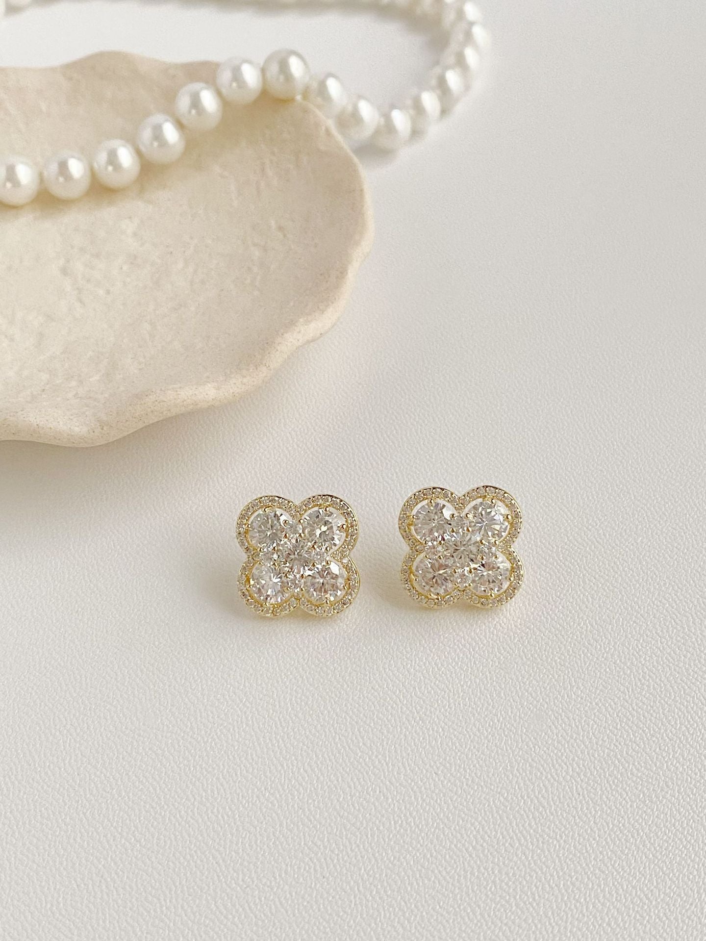 Light luxury high-end summer lucky clover women's earrings