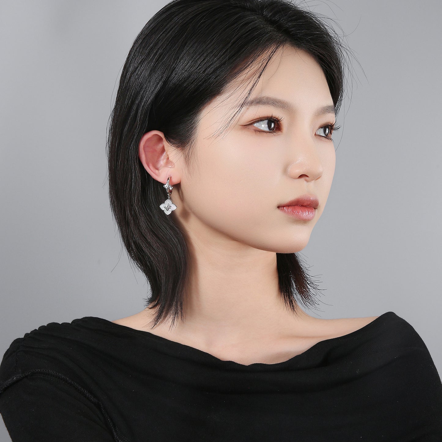 Rhombus Natural White Flat Shell Niche High-End Fashionable Earrings